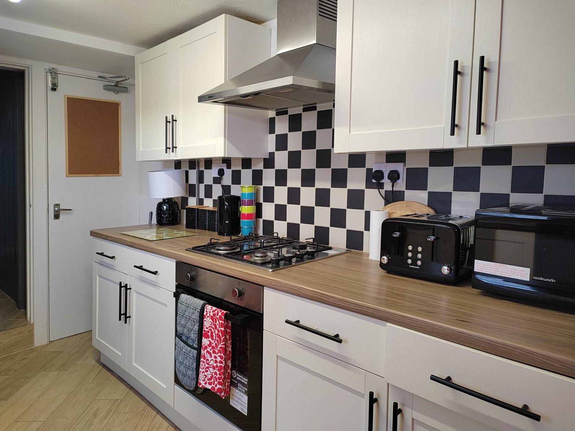 Granville 5Br Townhouse - Ideal For Groups, Families Or Contractors By Suitely Челтенхам Экстерьер фото